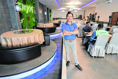 INVERSIÓN. El fundador. Ni Suhin fue el primero de la familia que dejó su país para ir en busca de un mejor futuro. Llegó a Italia y luego de trabajar como agente vendedor que recorría el país, decidió quedarse en un solo lugar cuando tuvo familia. Así fundó un restaurante.