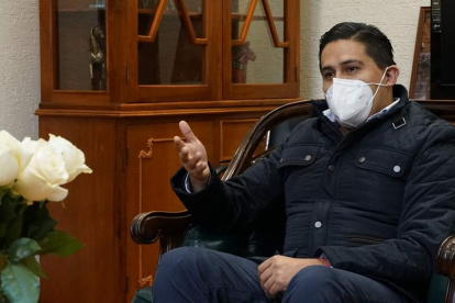 El alcalde de Mejía, Roberto Hidalgo, anunció la decisión tomada por el COE Cantonal