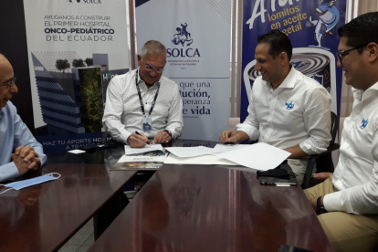 Momentos de la firma del convenio, este 22 de julio de 2020.