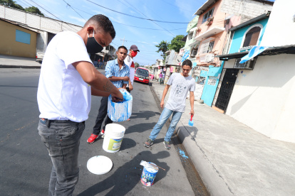 Jornada. En la 44 y callejón J efectuaron una minga para la jornada de fin  de semana.