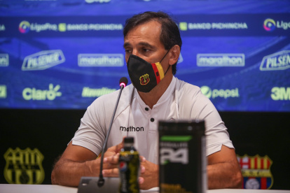 Fabián Bustos, entrenador de Barcelona, mostró su beneplácito por la vuelta al campo de su conjunto.