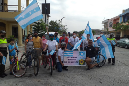En el Barrio Garay no hubo desfile, sino un ciclopaseo en homenaje a la ciudad.