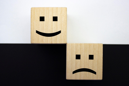 Positividad tóxica es el término con el que se describe la tendencia a enfocarse exclusivamente en los aspectos positivos, evadiendo emociones menos agradables.