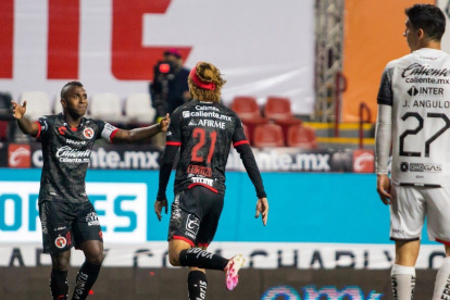 Miler Bolaños festeja uno de los tantos de Tijuana en la victorias ante el Atlas en la Liga MX.