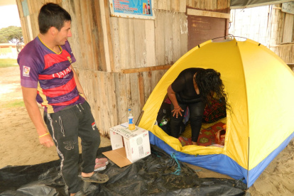 Hecho. En las cabañas es posible ver a familias enteras en las noches y en la mañana, antes de que los comercios en el cantón empiecen a funcionar.