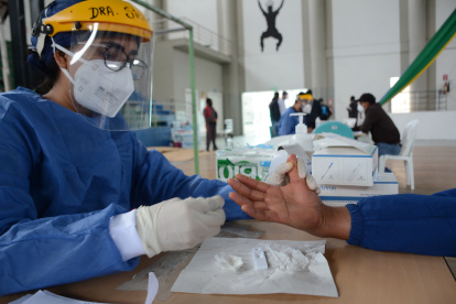 En Quito se han instalado centros de triaje para atención a personas con síntomas de COVID-19.