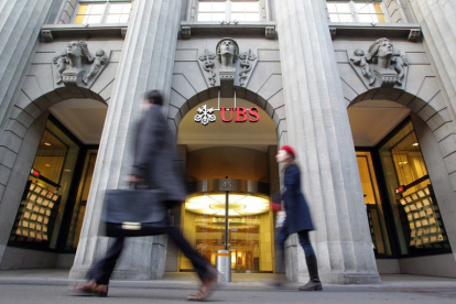 Una de las firmas que asesora a uno de los grupos minoritarios es UBS.