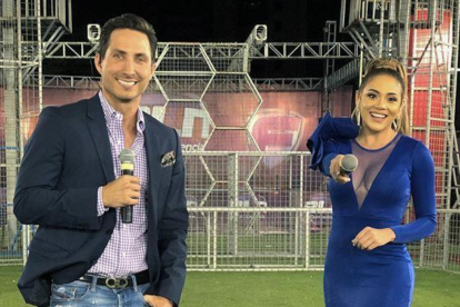 Eduardo Andrade y Ángela Orellana son los animadores del reality de la noche.