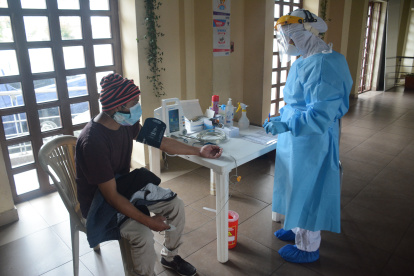 Centro de triaje instalados en Quito atienden a pacientes con síntomas del nuevo virus.