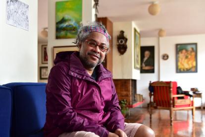 El autor ha publicado sus crónicas en periódicos y revistas del país. Tambien lanzó el libro "Ecuador escondido: crónicas".