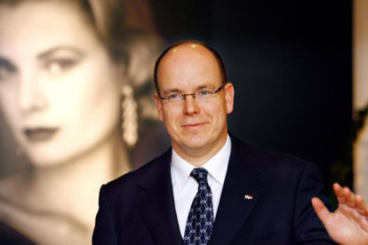 El príncipe ha tenido aventuras amorosas en sus viajes que le han costado caro.