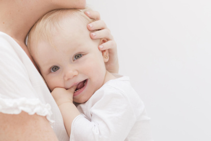 Bebé menor a un año de edad.