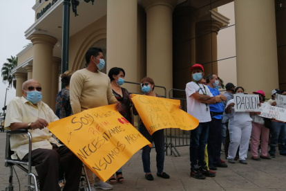 Hecho. Cerca de 100 personas participaron en la protesta realizada este jueves 30 de julio.