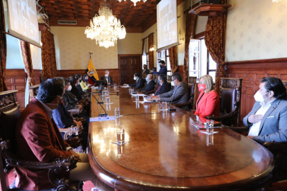 El presidente Lenín Moreno, autoridades del Gobierno y representante de la AME nacional,se reunieron el pasado miércoles