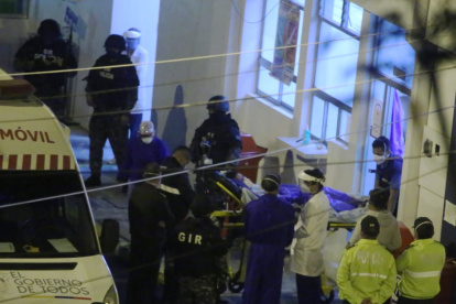 Daniel Salcedo fue examinado en el hospital de la Policía, en Quito, antes de ingresar a la cárcel de El Inca.