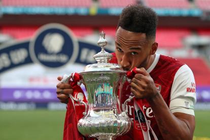 Pierre-Emerick Aubameyang fue la figura del Arsenal que se coronó campeón de la FA Cup por décimo cuarta ocasión.

 FBL-ENG-FACUP-ARSENAL-CHELSEA