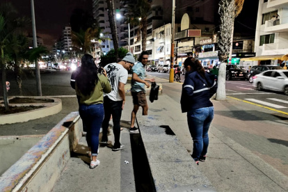 Hecho. La noche de ayer, la comisaría de Salinas retiró del malecón a decenas de ciudadanos que se encontraban bebiendo.