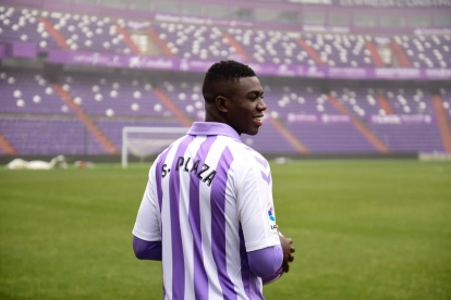 El delantero ecuatoriano, Stiven Plaza, no pudo triunfar debido a las lesiones