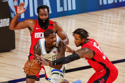 Temporada. Los Bucks de Milwaukee y los Rockts de Houston jugaron este fin de semana. El primero del reinicio de la NBA.