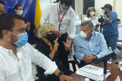 Sesión. La alcaldesa se reunió con los demás integrantes del COE este lunes 3 de agosto.