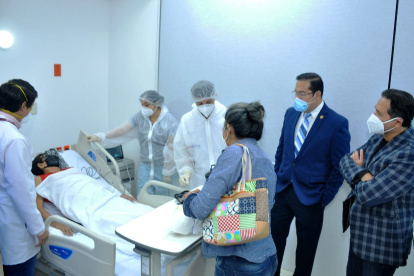 Atención. La adulta mayor fue ingresar en la clínica de la Universidad Espíritu Santo para las revisiones.