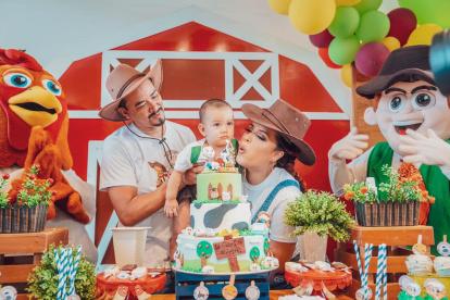 La Suka con su esposo e hijo.