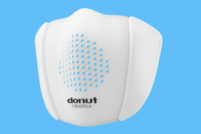 Donut Robotics ha diseñado esta mascarilla que puede traducir en tiempo real, aumentar volumen de voz, entre otras características.