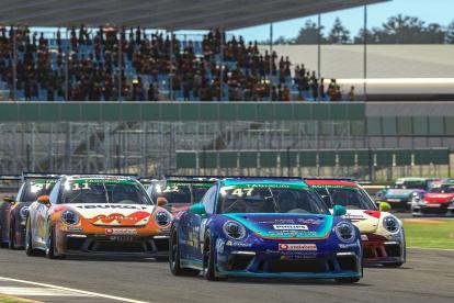 El equipo Mahindra Racing (auto azul), es uno de los afectados en el contagio. Su CEO, el carismático Dilbagh Gill, dio positivo.