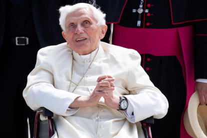 El ex papa Benedicto XVI, de 93 años, sufre una infección bacteriana.