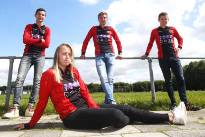 Ellen Fokkema, junto a sus compañeros de equipo en el cuadro holandés.
