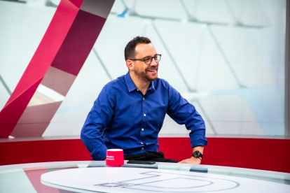 El Ministro de Cultura, Juan Fernando Velasco, dice que los premios siguen su marcha.