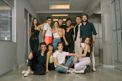 Foto de la presentación del nuevo elenco de la serie juvenil.
