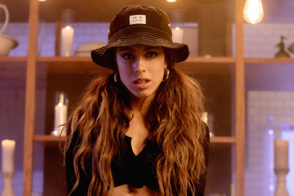 Imagen promocional de "Ella dice", el nuevo video de la argentina.