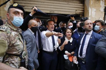 El mandatario francés visita llega a visitar los sitios afectados por la detonación.