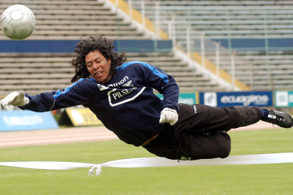 El colombiano René Higuita fue preparador de arqueros de la selección ecuatoriana cuando estaba dirigida por Luis Fernando Suárez.