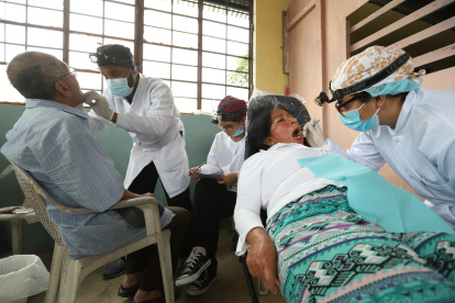 Los profesionales de Odontología, Medicina y Enfermería fueron evaluados para que puedan ejercer.