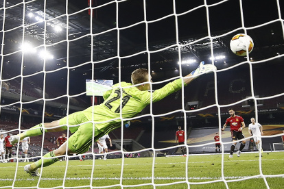 Bruno Fernandes (Manchester United), autor en la prórroga del gol de su equipo contra el Copenhague, se colocó líder en solitario de la clasificación de goleadores de la Europa League con 7 dianas.