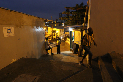 Seguridad. Para los habitantes de cerro Santa Ana, el número de agentes que hoy resguarda el lugar resulta insuficiente.