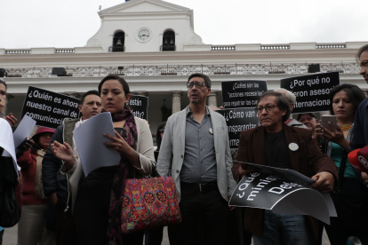 Familiares y amigos del equipo periodístico de El Comercio realizaron un plantón en febrero de 2019 frente al Palacio de Carondelet.