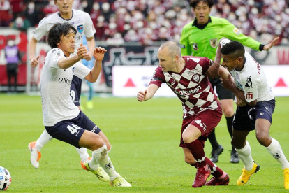 La J1, la primera división de la J. League, que había sido suspendida por más de cuatro meses debido a la propagación del coronavirus, se reanudó el 4 de julio.