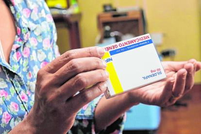 El sector dice que los fármacos de mayor costo que no se producen localmente se verán afectados.