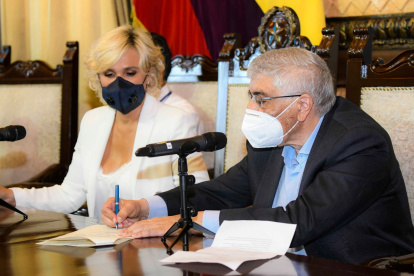 Personaje. El doctor Joaquin Hernandez, rector de la UEES, durante el acto.
