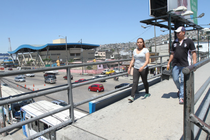Sitio. El puente que se desmantelará está ubicado en el ingreso de la ciudadela Martha de Roldós, sobre la Juan Tanta Marengo.