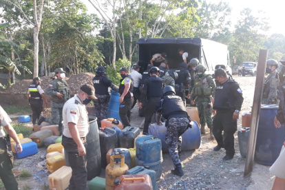 El combustible fue decomisado y entregado a las autoridades de la Fiscalía y la Policía.