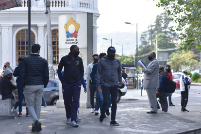 Tres agentes de la AMT recibieron prisión preventiva por presunta delincuencia organizada.



  . Quito 12 de agosto     del 2020  Agencia (ag - expreso ag extra)