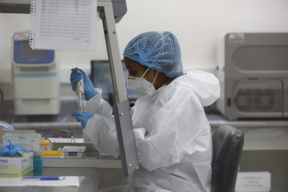 Los laboratorios de entidades públicos y de varias universidades han procurado aportar en el estudio, prevención y control de la Covid-19.