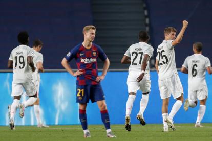 Muller festeja tras uno de los ocho tantos que el Bayern le marcó al Barcelona.