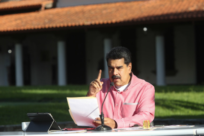 Handout picture released by the Venezuelan Presidency showing Venezuela"s President Nicolas Maduro announcing in a televised message to the nation the extension, for the fifth time, of the state of alarm due to the COVID-19 novel coronavirus pandemic, in Caracas on August 9, 2020. (Photo by - / Venezuelan Presidency / AFP) / RESTRICTED TO EDITORIAL USE - MANDATORY CREDIT "AFP PHOTO / VENEZUELA"S PRESIDENCY" - NO MARKETING - NO ADVERTISING CAMPAIGNS - DISTRIBUTED AS A SERVICE TO CLIENTS
