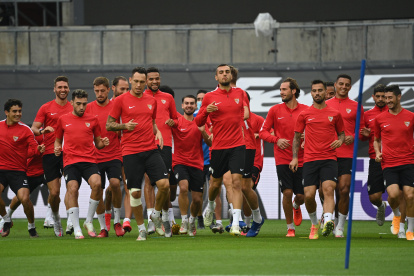 Los jugadores del Sevilla buscan conseguir el sexto título de Europa LEague. Esta mañana realizaron la última práctica en el campo de Colonia.