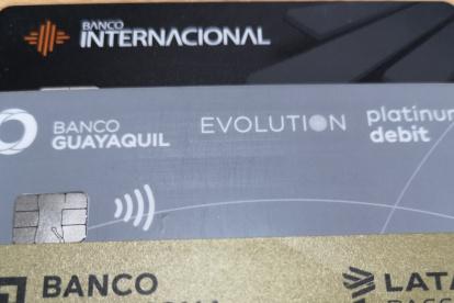 Las tarjetas cada vez se usan más en Ecuador.